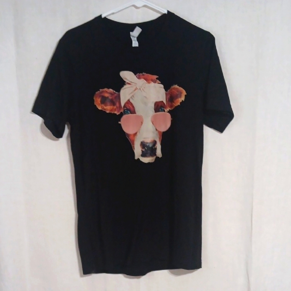 Bella Canvas Black Cow Graphic T Shirt Size Medium - Picture 1 of 3
